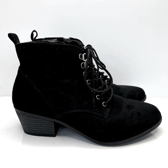 Torrid lace up womens boots. Size 9.5W - Picture 1 of 7